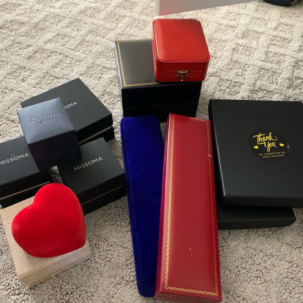 Lot of assorted jewelry boxes